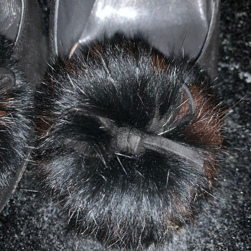 Stuart Weitzman Classic Black Suede Heels Pump w/ Fur Pom Pom Womens Size 10 - Picture 2 of 13